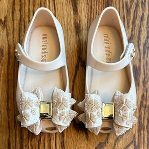 Mini Melissa Ivory Kids Dress Shoes with Embellished Bow